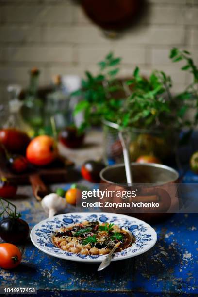 vegetable soup with herbs and pasta - minestrone stockfoto's en -beelden