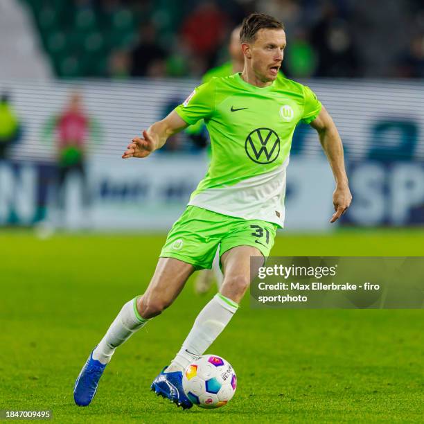 Yannick Gerhardt of VfL Wolfsburg plays the ball during the Bundesliga match between VfL Wolfsburg and Sport-Club Freiburg at Volkswagen Arena on...