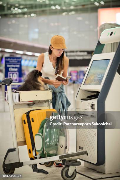 travel - sinal travessia de imigrantes imagens e fotografias de stock