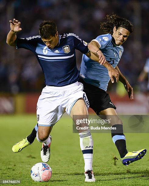 Edinson Cavani of Uruguay vies for the ball with Sebastian Dominguez of Argentina during a match between Uruguay and Argentina as part of the 18th...