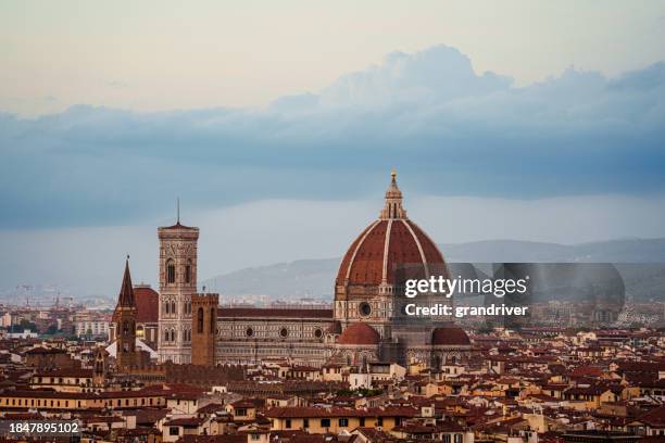 florence cityscape and duomo santa maria del fiore at sunset, florence, italy. - cupola stock pictures, royalty-free photos & images