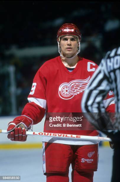 Steve Yzerman of the Detroit Red Wings skates on the ice during an NHL game against the New York Islanders on February 21, 1989 at the Nassau...
