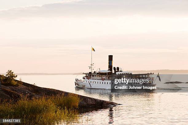 steamboat on lake - stockholm stockfoto's en -beelden