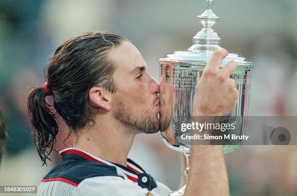 Pat Rafter Trophy 2,243 Patrick Rafter Photos Stock Photos, High-Res Pictures, and Images ...