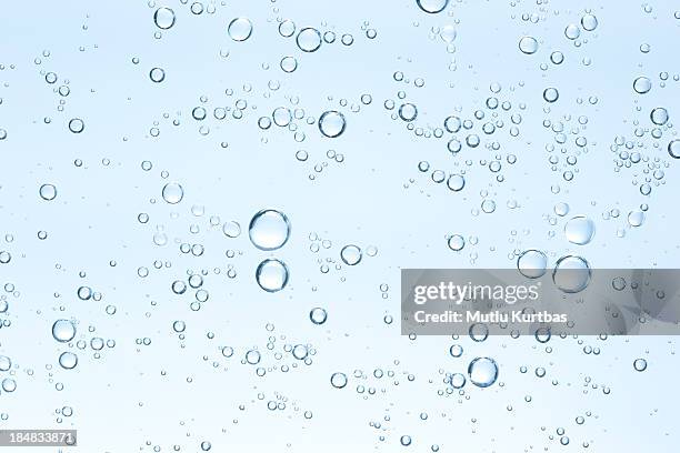 many small bubbles on sky blue background - druppel stockfoto's en -beelden
