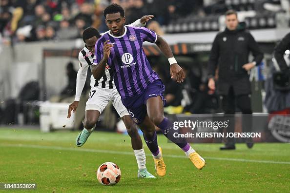 Forward Moses Linzer ASK's Nigerian forward Moses Usor and Toulouse's Cape Verdean ...