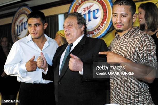 Number one featherweight contender Erik Morales of México and number four ranked Paul Ayala of the US pose beside the Boxing organization President...