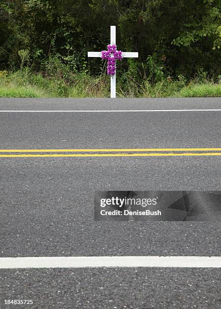 accident scene memorial - roadside memorial stock pictures, royalty-free photos & images