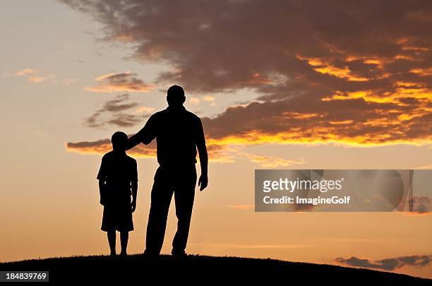 father and child silhouette - influence stockfoto's en -beelden