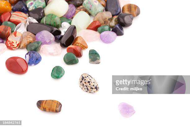 cristais de minerais e muitos tipos diferentes - ônix - fotografias e filmes do acervo