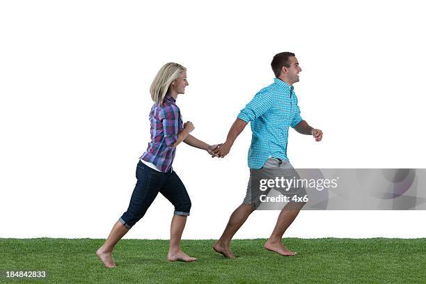 paar läuft auf dem rasen - man and woman holding hands profile stock-fotos und bilder