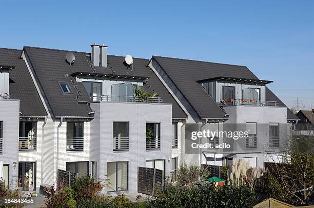 hébergements moderne - maison jumelée photos et images de collection
