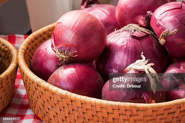 red onions - spanish onion stock pictures, royalty-free photos & images