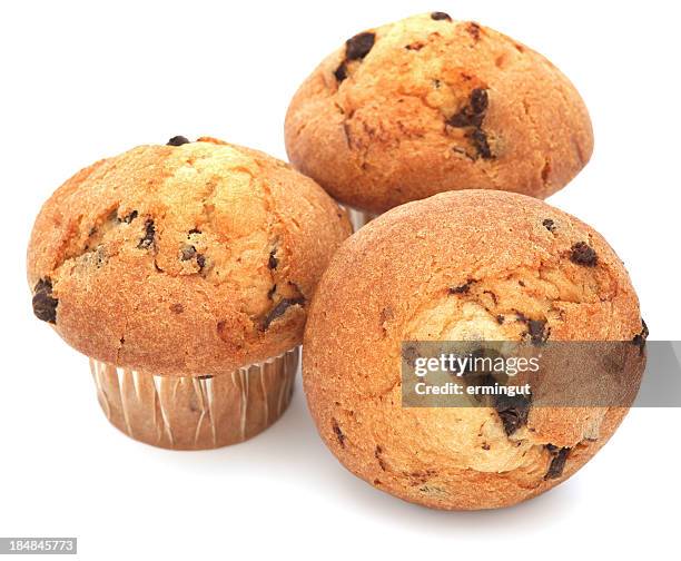 three muffins on a white background - muffin stockfoto's en -beelden