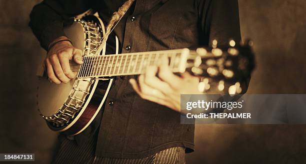 street banjo player - countrymuziek stockfoto's en -beelden