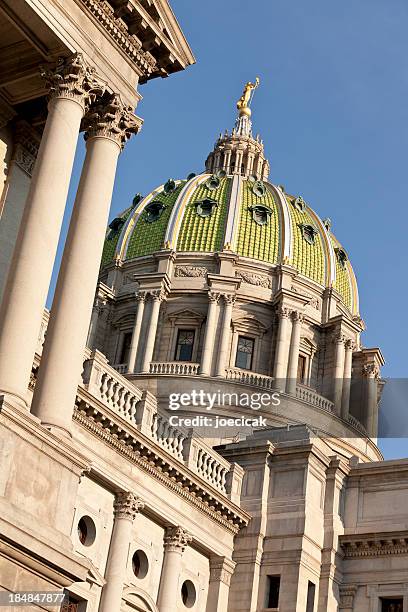 harrisburg, pennsylvania capitol dome - harrisburg pennsylvania stock pictures, royalty-free photos & images