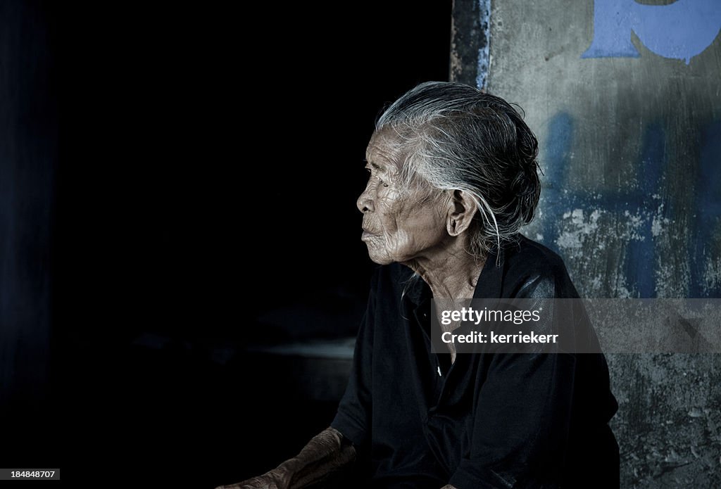 BALINÉS mujer de edad avanzada