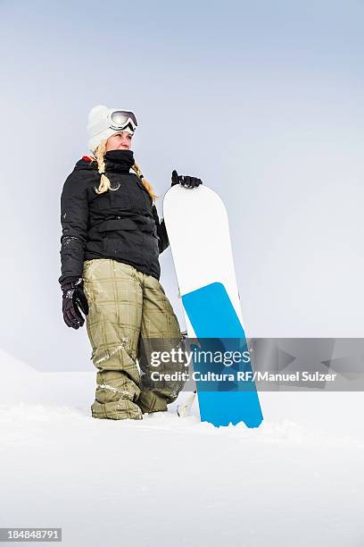 portrait of young female with snowboard, reutte, tyrol, austria - ボード　持つ　女性 ストックフォトと画像