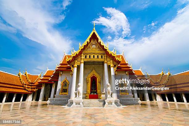 el templo de mármol (wat benchamabophit), bangkok, tailandia - buda fotografías e imágenes de stock