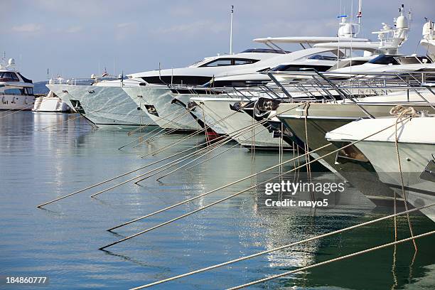 marina - motor yacht stock pictures, royalty-free photos & images