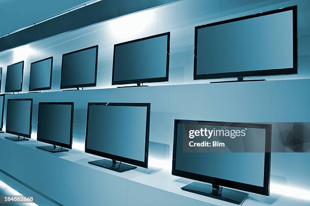 tv store with rows of ldc tvs - tv store stock pictures, royalty-free photos & images