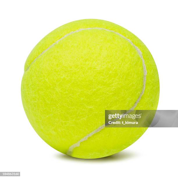 bola de tenis sobre fondo blanco - bola de tenis fotografías e imágenes de stock