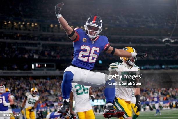 Saquon Barkley of the New York Giants celebrates after scoring a five yard touchdown against the Green Bay Packers during the second quarter in the...