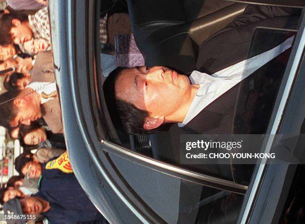 Kim Hyun-Chul, son of the South Korean President Kim Young-Sam, sits in a car with a blank face as he passed civilians after his release on bail from...