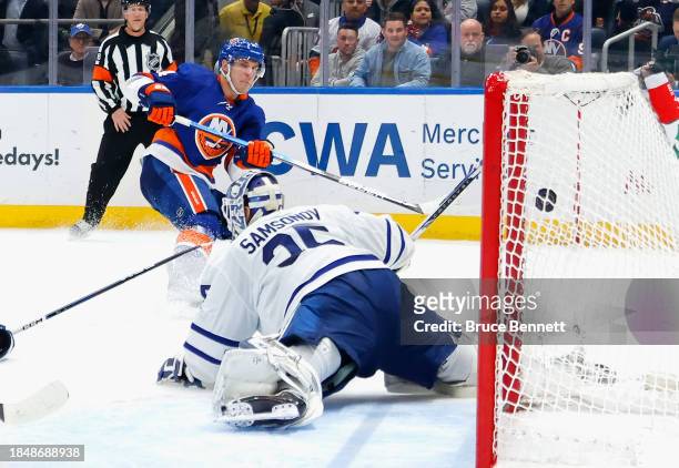 Bo Horvat of the New York Islanders scores the game-winning goal against Ilya Samsonov of the Toronto Maple Leafs at 44 seconds of overtime at UBS...