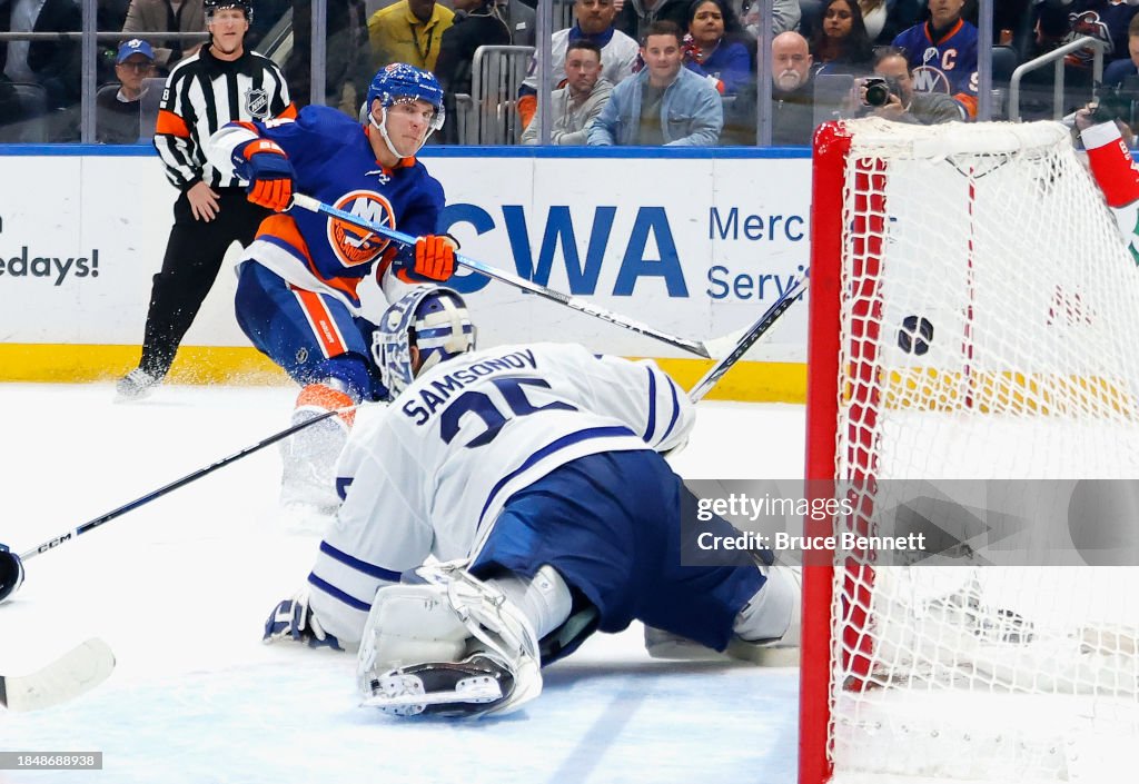 Toronto Maple Leafs v New York Islanders