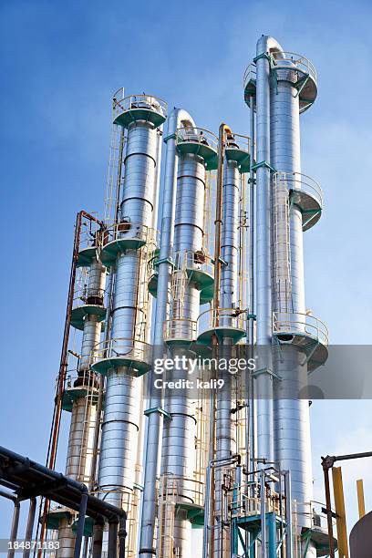 industrial distillation towers - distillation tower stock pictures, royalty-free photos & images