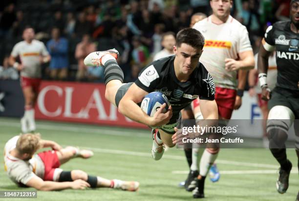 Nolann Le Garrec of Racing 92 scores a try during the Investec Champions Cup match between Racing 92 and Harlequins at Paris La Defense Arena on...