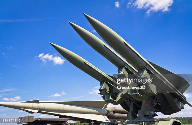 mísseis aéreo militar - missile imagens e fotografias de stock