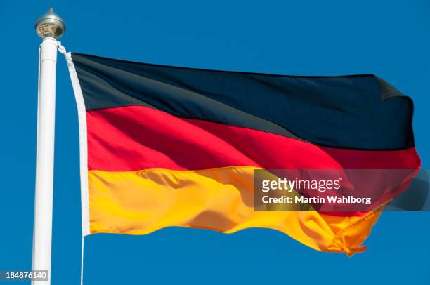 flagge von deutschland - deutsche flagge stock-fotos und bilder