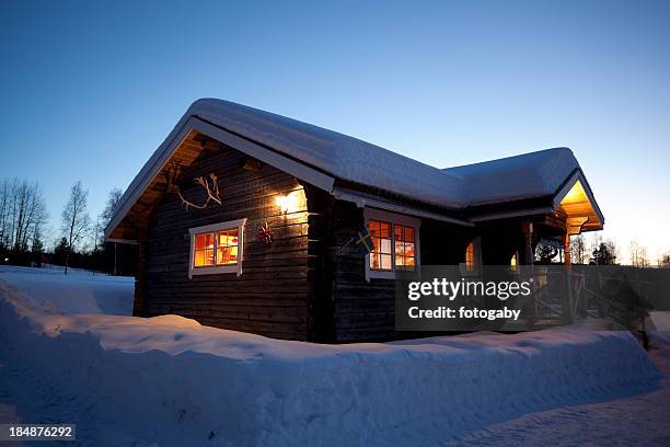 snowy cabin - christmas tree cabin stock pictures, royalty-free photos & images