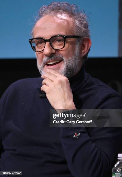 https://media.gettyimages.com/id/1848773242/it/foto/new-york-new-york-massimo-bottura-attends-a-discussion-of-the-book-slow-food-fast-cars-at-the.jpg?s=612x612&w=gi&k=20&c=aKnejdN3_lOBoRE6_sAUtHcJe9kXKEEdkTdpVL9EIV4=