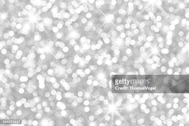 defocused silver glitter star background - zilverkleurig stockfoto's en -beelden