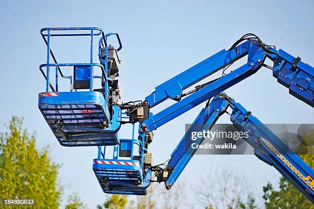 lifting platform - construction cranes stockfoto's en -beelden