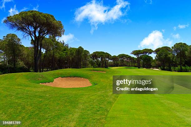 campo de golfe - bunker campo da golf - fotografias e filmes do acervo