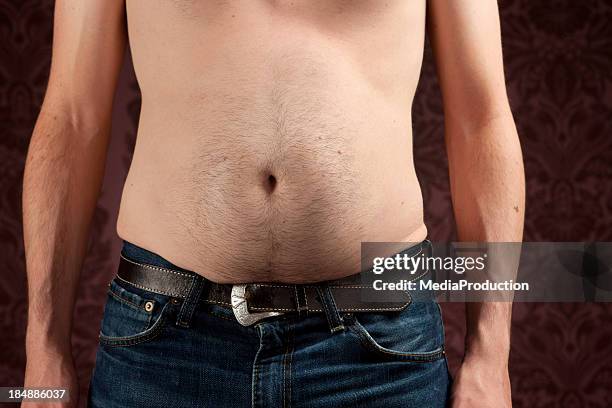 hombre de perfil estrecho con una grasa de vientre - pot belly fotografías e imágenes de stock