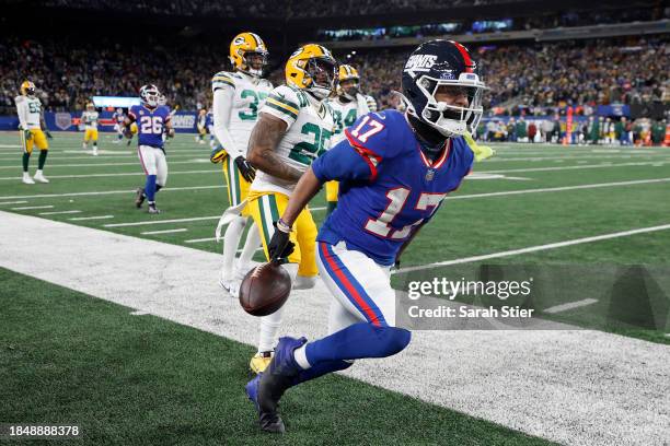 Wan'Dale Robinson of the New York Giants celebrates after making a 32 yard first down catch against the Green Bay Packers during the fourth quarter...