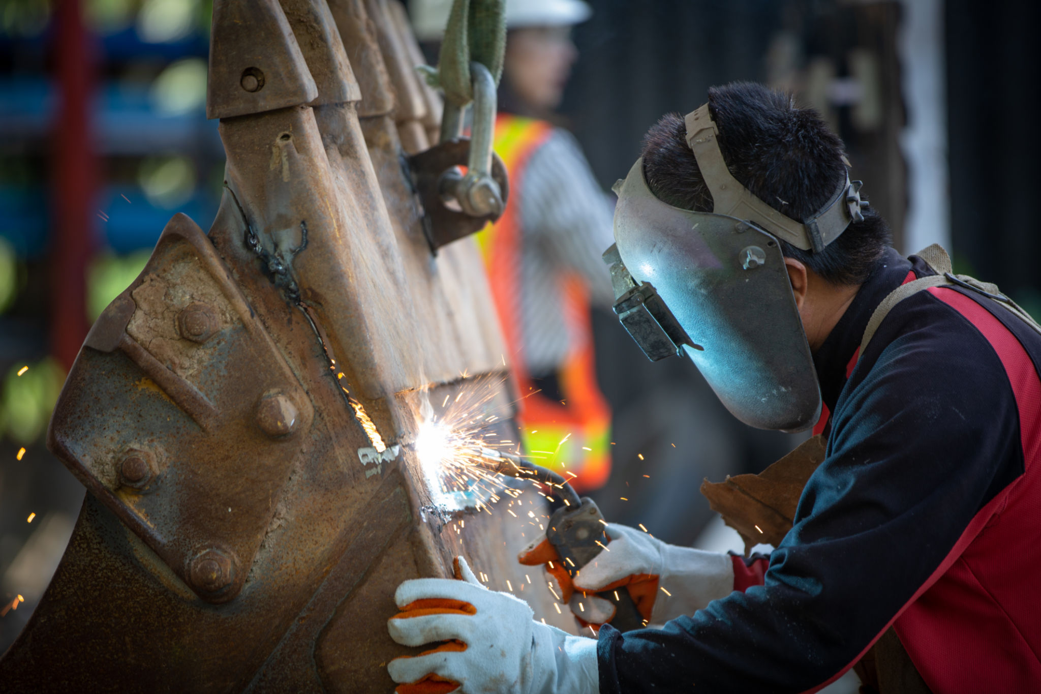 Cutting steel with gas, gas welding and oxy-fuel cutting are processes that use fuel gases and oxygen to weld and cut metals, respectively. Cutting steel with gas, gas welding and oxy-fuel cutting are processes that use fuel gases and oxygen to weld and cut metals, respectively.