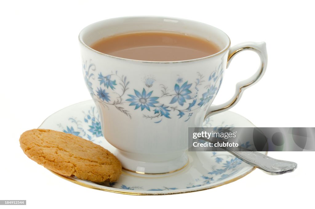 Tasse Tee mit cookie biscuit