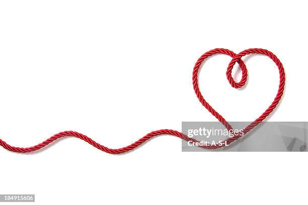 corazón en forma de rollo - string fotografías e imágenes de stock