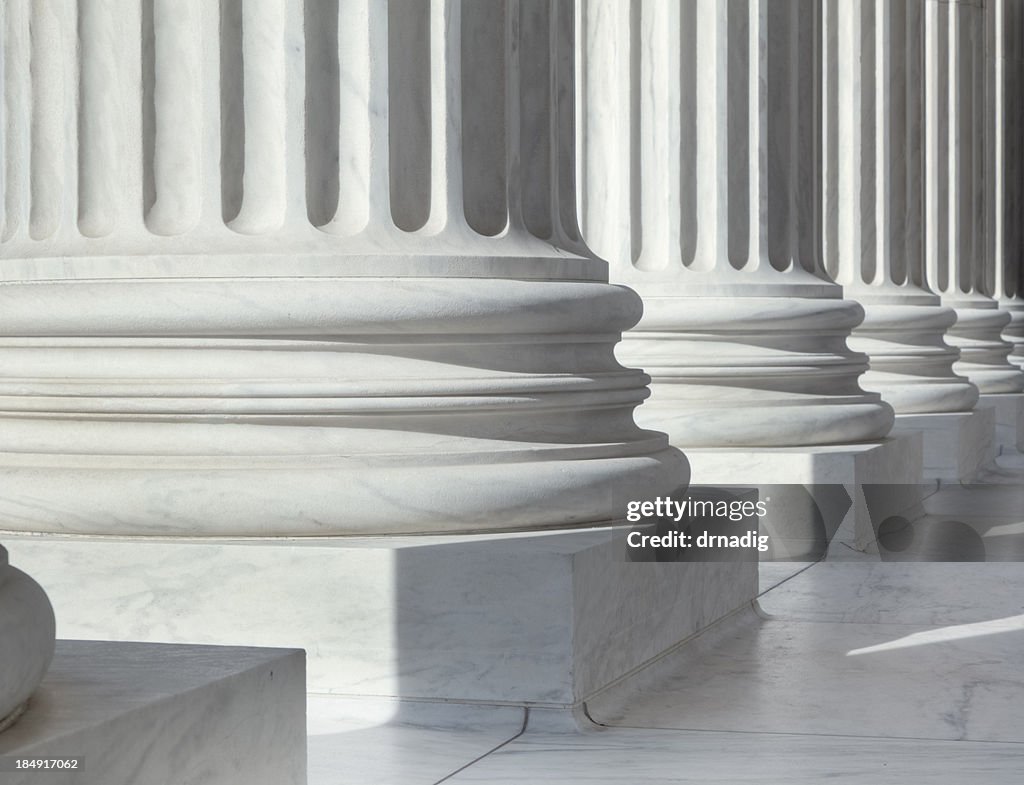 Colonna al di fuori degli Stati Uniti. Corte Suprema