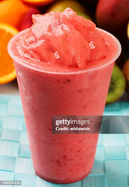 strawberry slush - slushies stock pictures, royalty-free photos & images