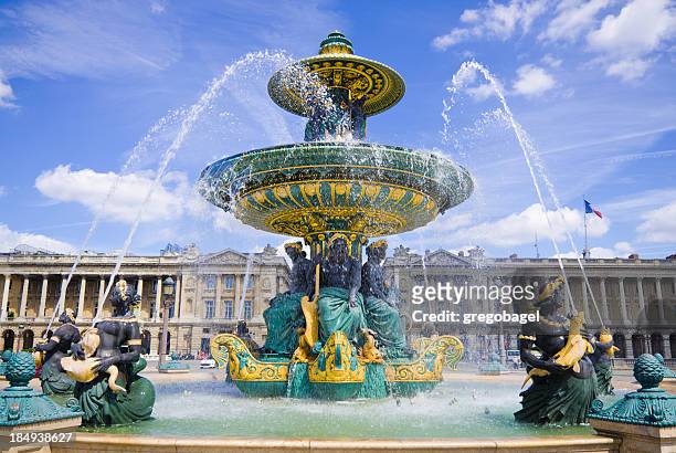 view of fontaine des mers at place de la concorde in paris - champs elysees quarter stock pictures, royalty-free photos & images