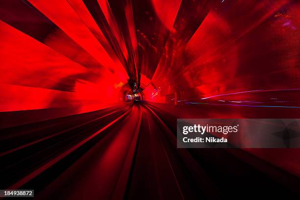 túnel de luz - reds imagens e fotografias de stock