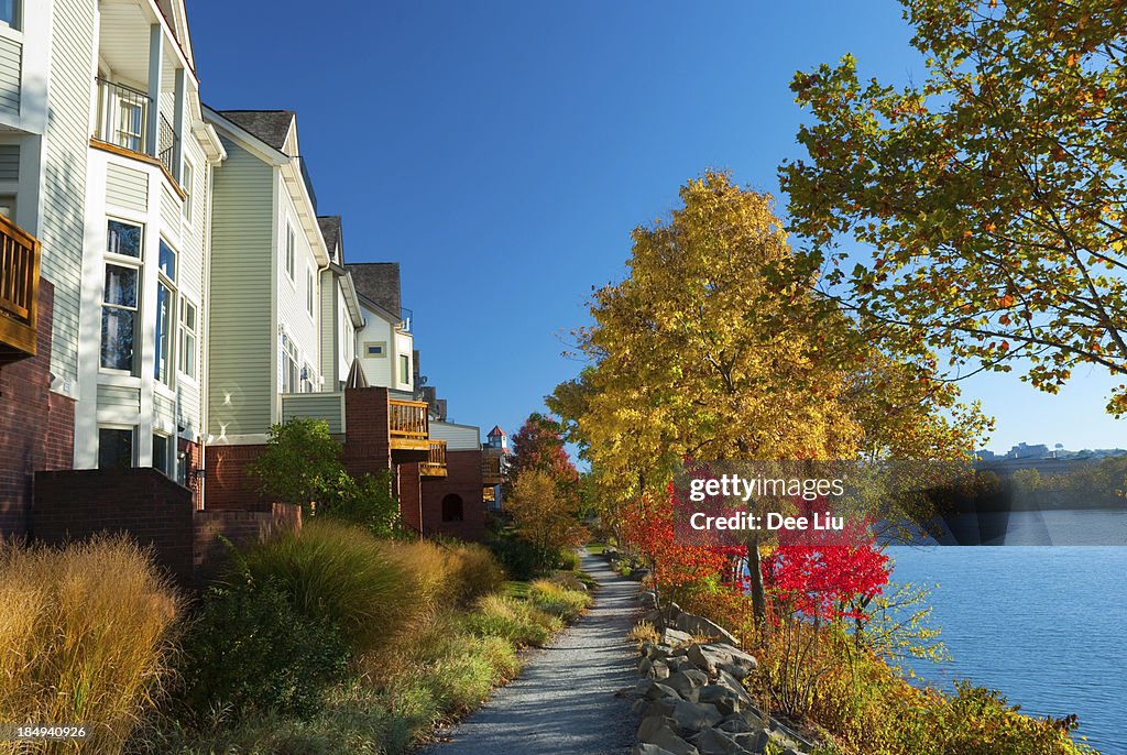 Häuser und Bäume im Herbst in Pittsburgh
