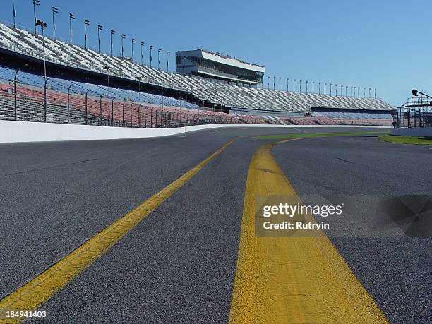 race track - course de stock cars stockfoto's en -beelden